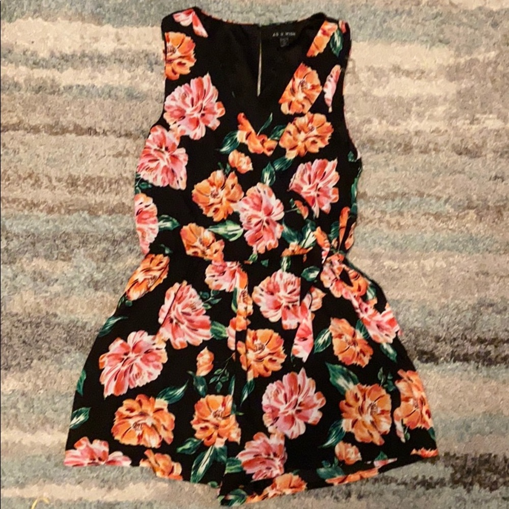 Black flower romper with tags